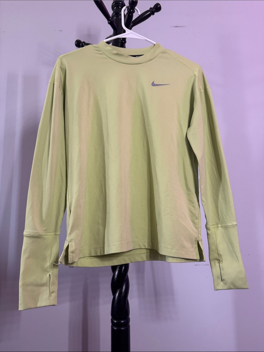 Nike Women's Long Sleeve Performance Top in Pale Green 32.T